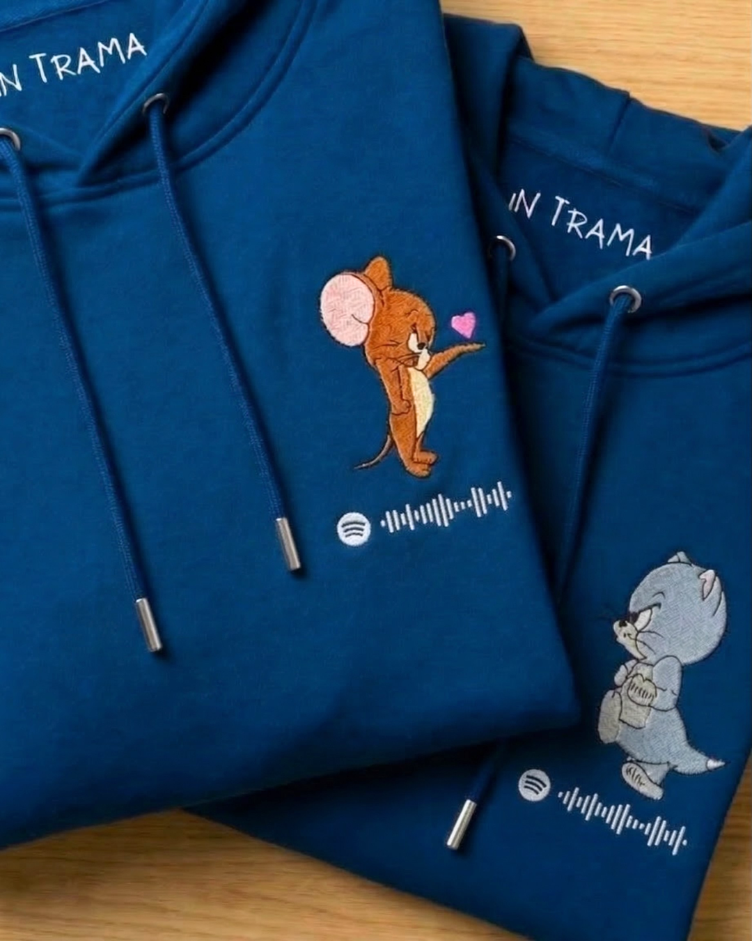 2 Felpe con Cappuccio di Tom & Jerry + Traccia Spotify